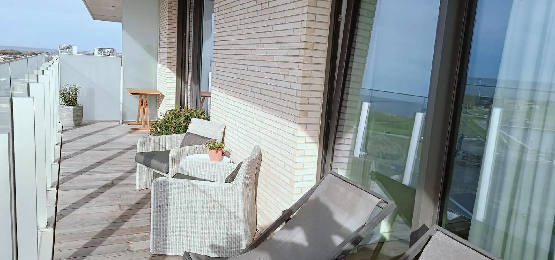 Central Park Tower Sea View Residence With Pool And Gym Ostend Belgium