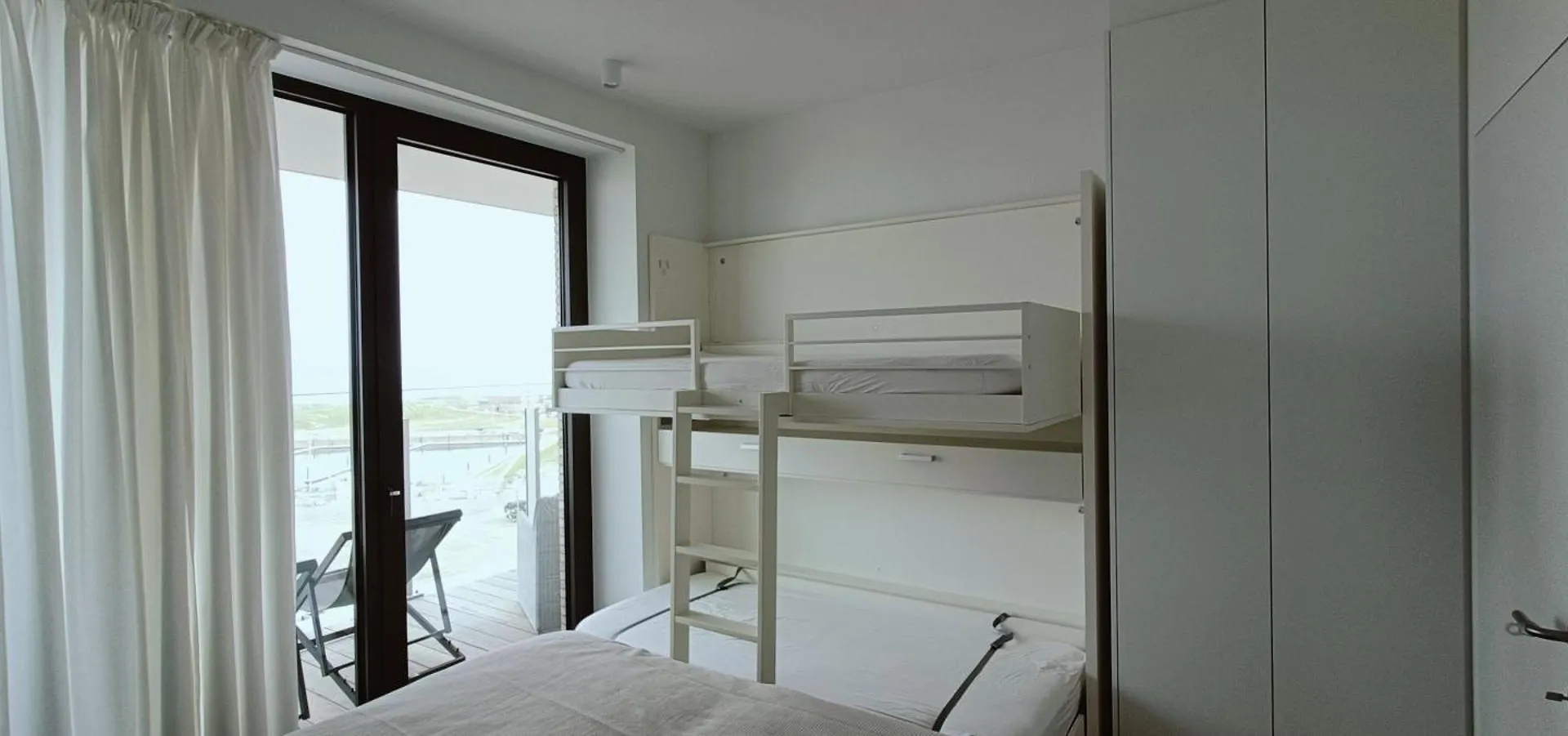 Central Park Tower Sea View Residence With Pool And Gym Ostend Apartment